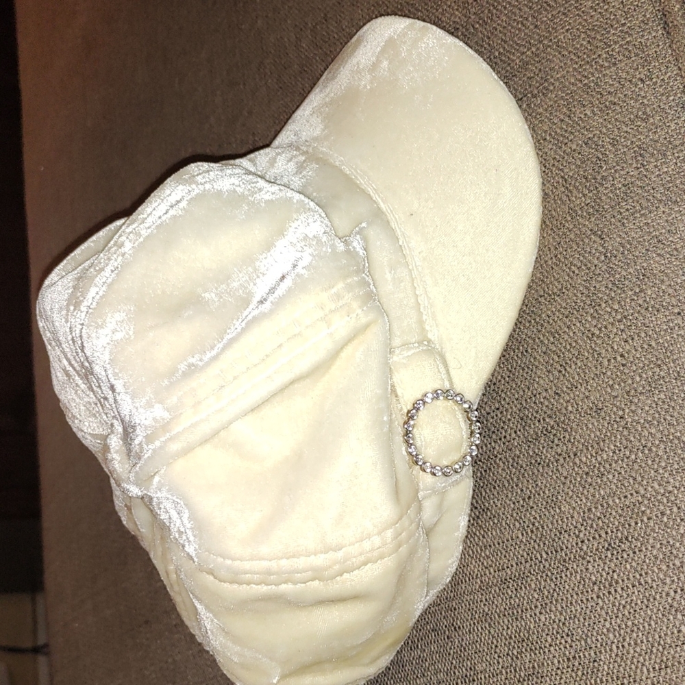 Cute Old Navy Beautiful Cream Crushed Velvet Hat
